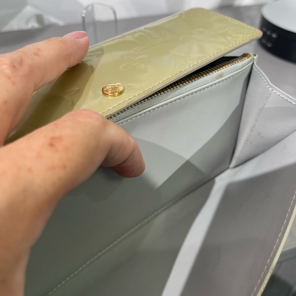 Louis Vuitton Vernis  Monogram Gold grey/silver Long Sarah Wallet - Picture 15 of 17